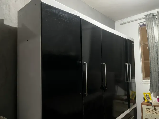 GUARDA ROUPA USADO COM AVARIAS