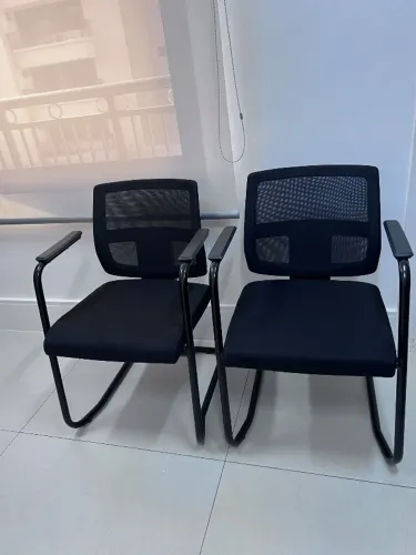 Cadeira de escritório fixa preta