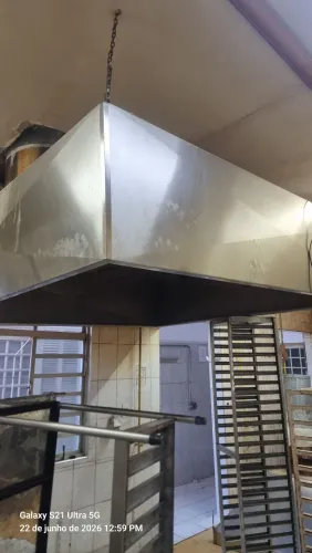 Coifa Aço inox 304 2000 x 2000 x 500 completa com exaustor 6.000,00 = a retirar em Soroca