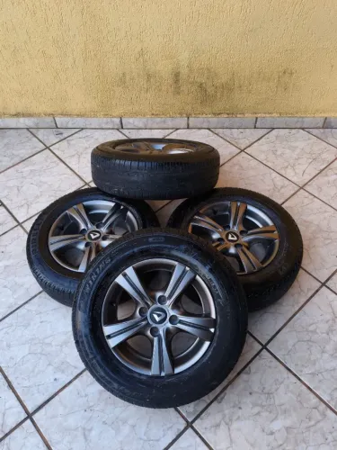 Rodas aro 13 Recém pintadas Furação 4x100 com Pneus 175/70/13 (brindes), Troco por 17, vol