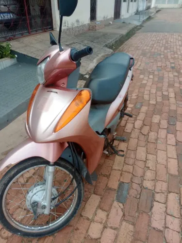 Vende se Honda biz