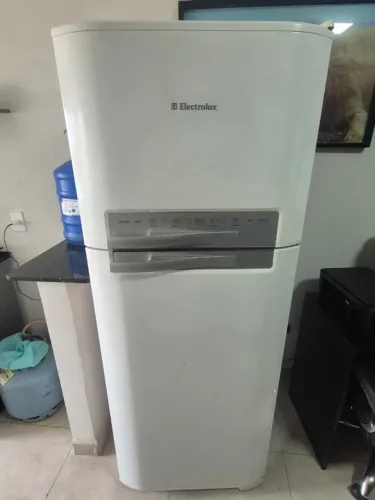 Vendo Geladeira Frost Free Eletrolux URGENTE