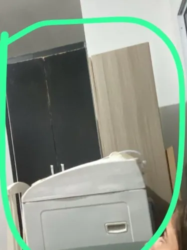 Doa-se rack 3 portas e guarda roupa de duas portas 