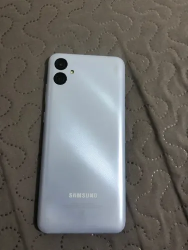 Samsung Galaxy A04e - 64GB / 3GB RAM - Excelente Estado