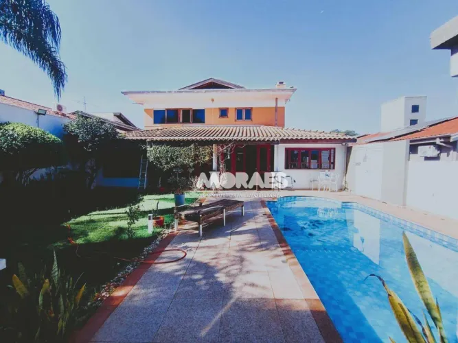 Casa com 4 quartos e 2 suítes à venda, 467 m² por R$ 1.850.000 - Samambaia Parque Residenc