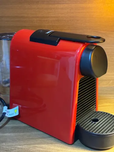 Cafeteira Nespresso Essenza Mini D30 Vermelha 220V - Pouquíssimo Uso