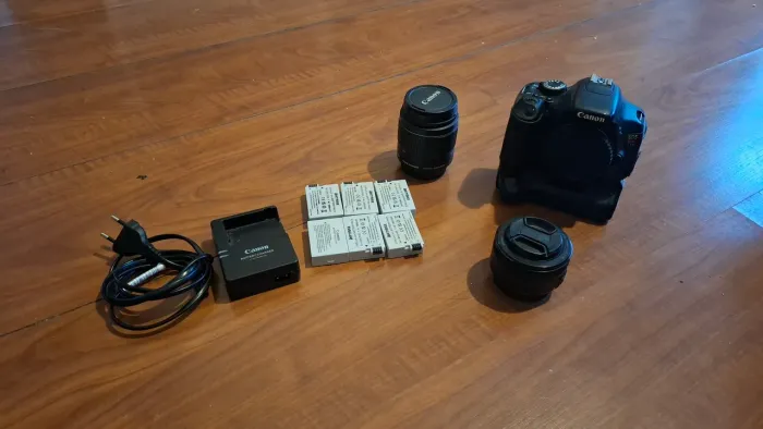 Canon T3i + Lente 18 - 55mm + Lente 50mm + 6 baterias e carregador