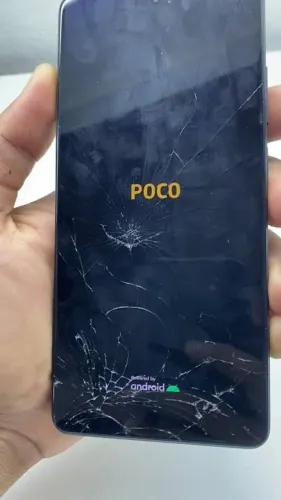 Celular poço x5 5g com tela trincada