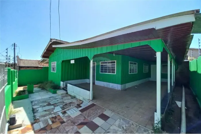 Casa de 3 Quartos e Ampla Garagem no Setor 05, Jaru/RO