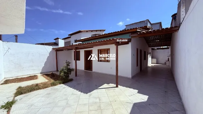 Alugo Casa Solta com 3/4 sendo 01 suite e gragem pra 04 carros a poucos mts do S