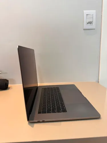 MacBook Pro 15? 2017 i7 16GB Retina Touch Bar - Excelente Estado