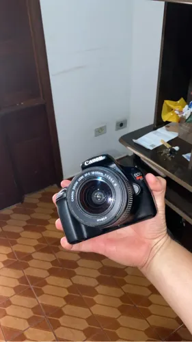 CANON REBEL T3 POUQUISSIMOS CLIQUES