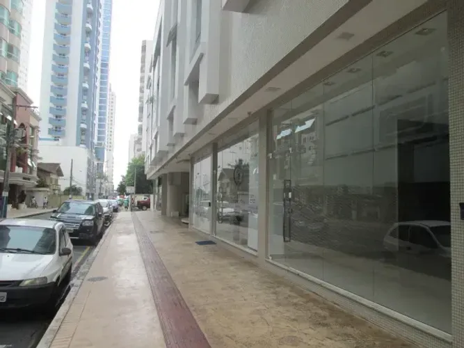 Excelente Sala Comercial Alugada a Venda no Centro - Balneário Camboriú - SC