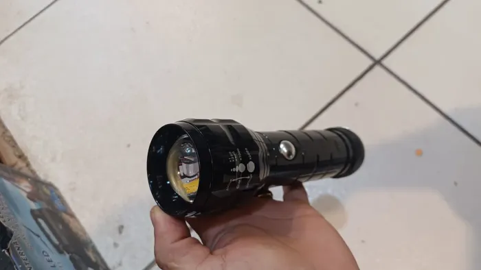 Lanterna a pilha super forte
