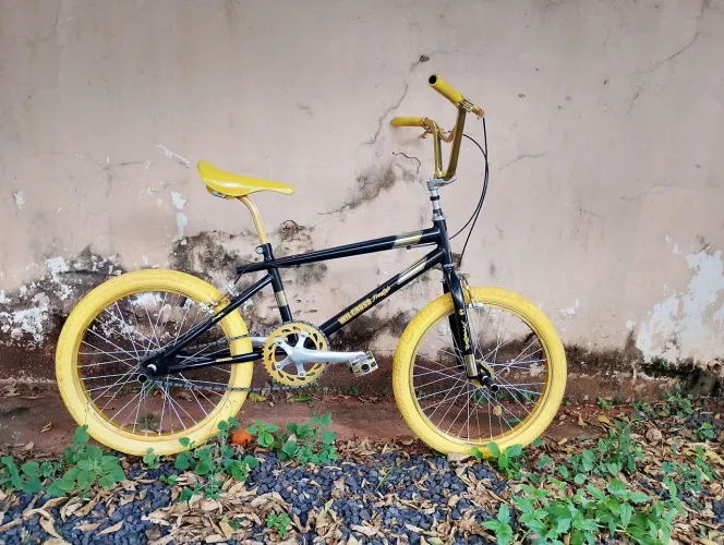 Bicicleta Caloi Cross freestyle aro 20 (replica)