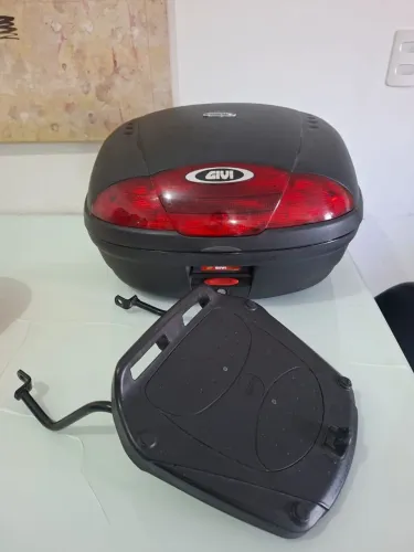 Baú moto GIVI 45L + suporte base