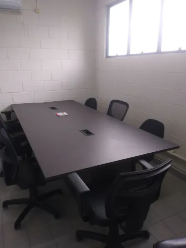 Mesa de reunião corporativa