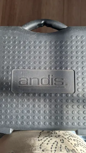 Vende-se máquina  de tosa ANDIS