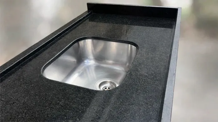 Pia de inox com mármore preto ? 1,23 de largura e 62 de profundidade