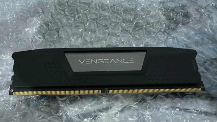 Memória RAM Corsair Vengeance 16GB DDR5