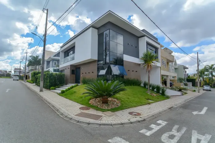 Casa com 494m² Porteira Fechada no Cond Plaza Madrid Neoville