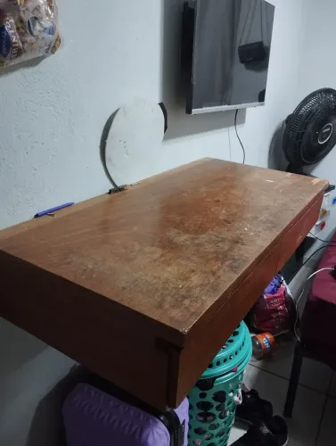 Mesa suspensa