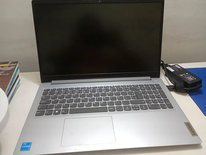 Vendo notebook muito novo ainda na garantia de fábrica