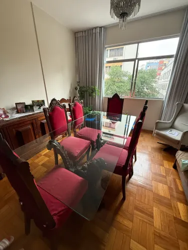 Conjunto Mesa de Jantar Clássica em Madeira Maciça Entalhada + 6 Cadeiras e Tampo de Vidro