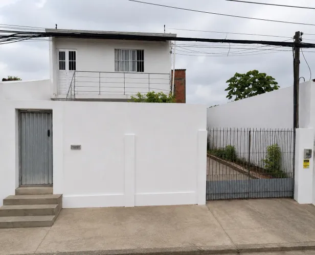 Casa a 3 metros da Av. Pratagy