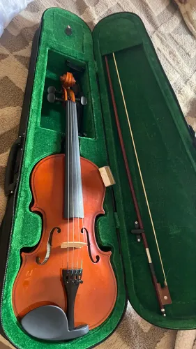 Violino pouco usado + acessórios
