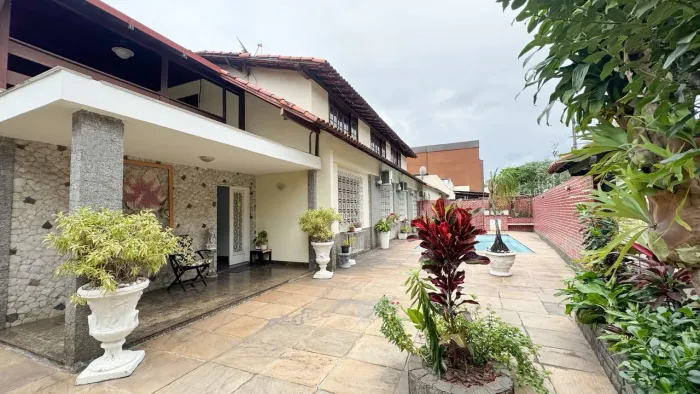 Casa com 6 quartos para alugar, 462 m² por R$ 10.377/mês - São Francisco - Niterói/RJ