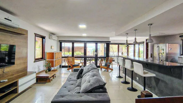 Casa Disponível para venda e locação na Praia da Enseada em Guarujá | Mar Imóveis Prime