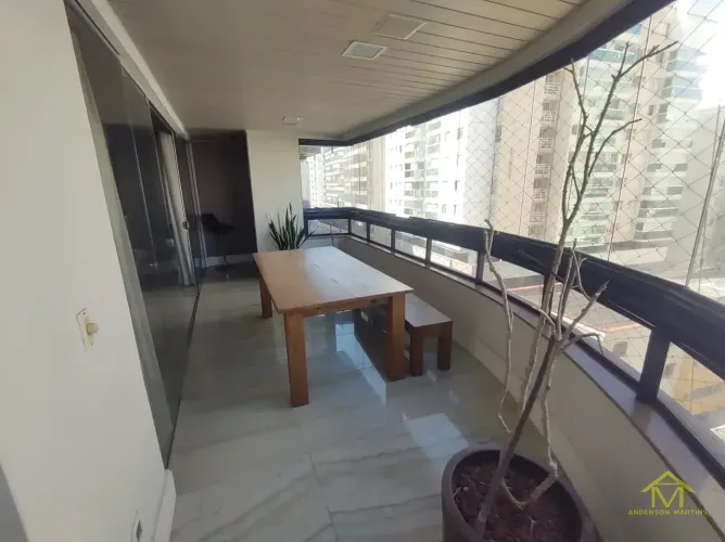 Imóvel para venda possui 250 metros quadrados com 4 quartos em Praia da Costa - Vila Velha