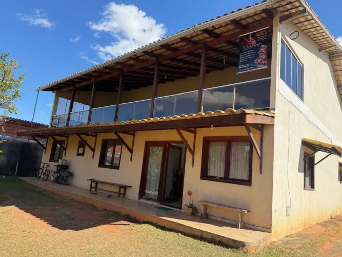 Sobrado à venda no Condomínio Entre Lagos. 2 sobrados maravilhosos no lote de 1.000m².