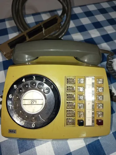 Telefone antigo de central telefônica: decoração,coleção,cenário. No meu perfil, + itens