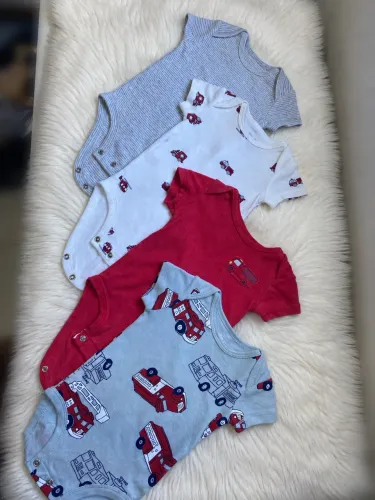 12 bodies Carters tamanho 3 meses