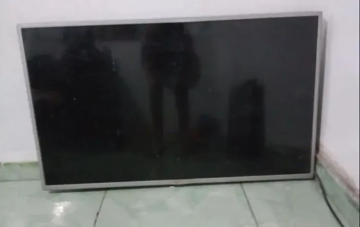 Tv LG queimada, caiu de frente e quebrou a tela 