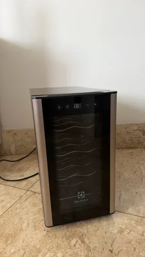 Adega Electrolux 8 garrafas