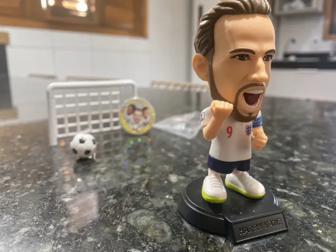 Boneco Harry Kane Inglaterra ZURU Ballers Original Completo