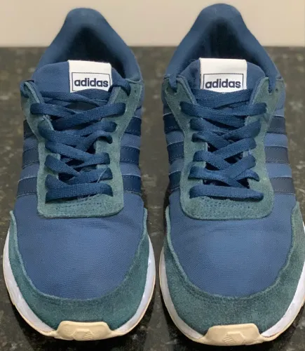 Tênis Marca Adidas 