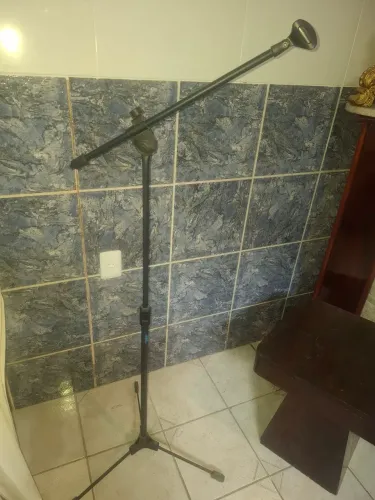 Pedestal de Microfone com regulador