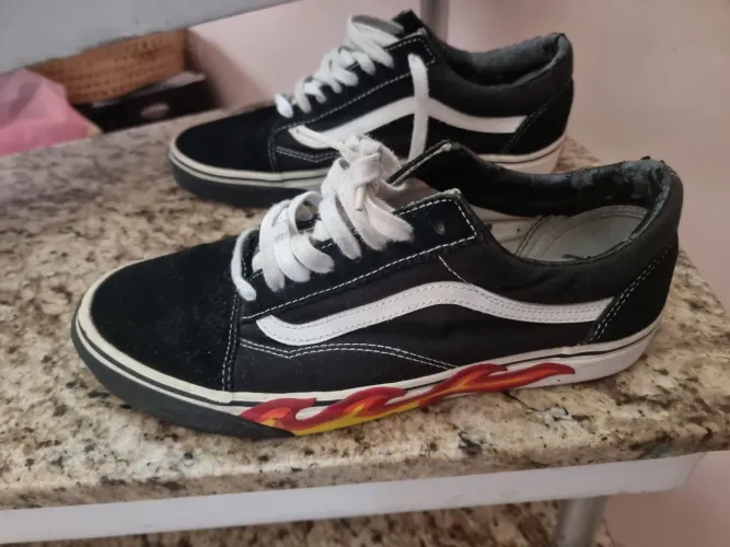 Tênis Vans usado Horiginal Old Skool. FLAME NÚMERO  42 ÓTIMO ESTADO 