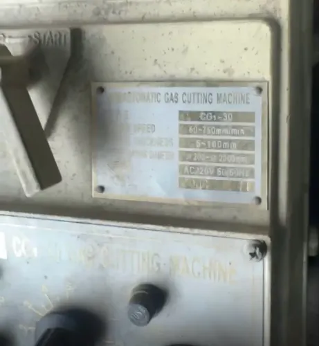 Máquina portátil de oxicorte elétrico (popularmente conhecida como tartaruga de corte).