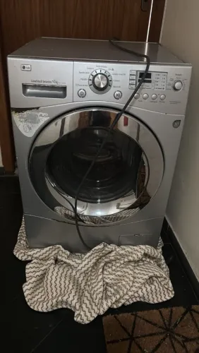 Vendo máquina lava e seca está funcionando somente pra lavar mas sta c barulho na cetrif