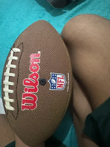 Bola de futebol americana nova