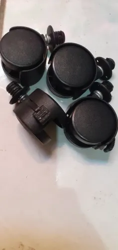 Vendo essas rodinhas ideais para colocar em móveis, mesinhas ou malas 