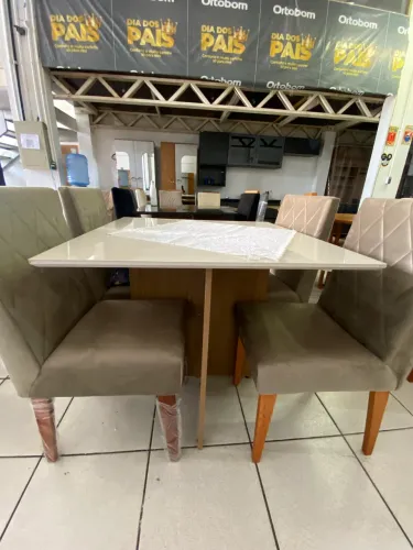 Mesa 4 lugares disponível