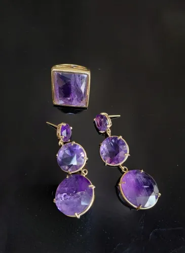 Conjunto Luxo Ametista, Brincos Cascata 3 Marias e Anel Quadrado Imponente.