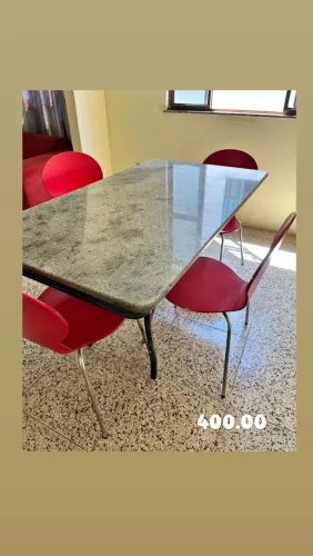 Mesa com 4 cadeiras