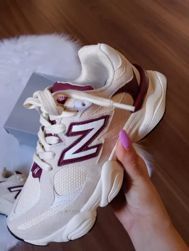 Tênis NB Off-white, bordo, novo.